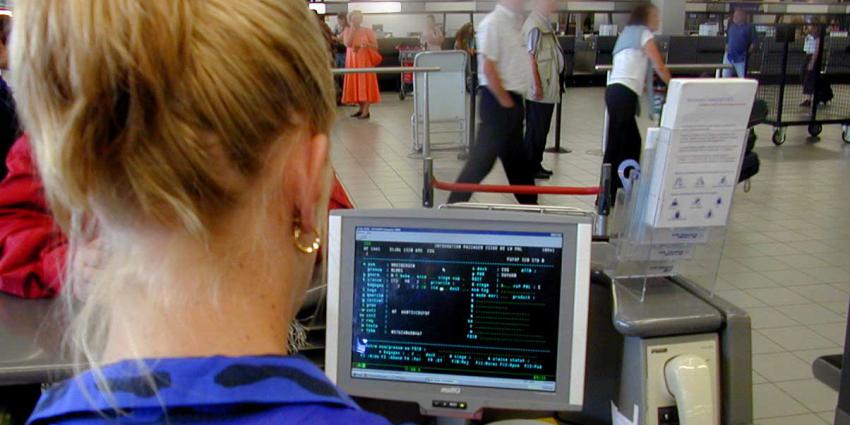 incheckbalie-schiphol-reizigers