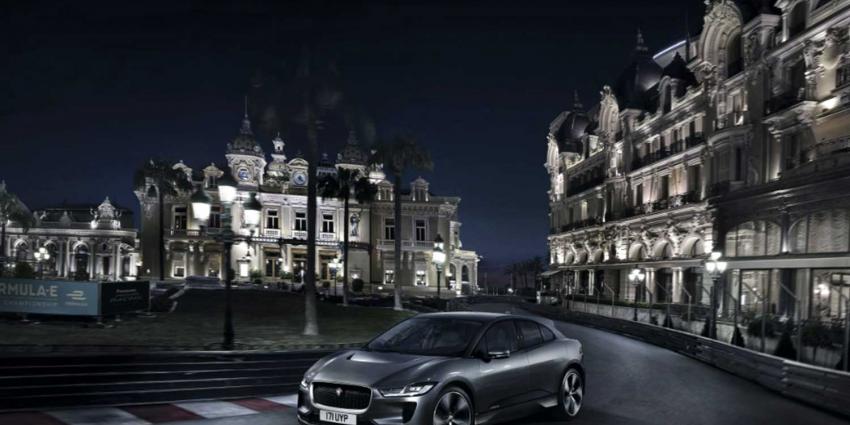 'Stille' elektrische Jaguar I-PACE rijdt 's nachts op Grand-Prix-circuit Monaco 