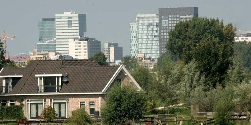 Amsterdam reserveert 70 voetbalvelden voor kantoorbouw