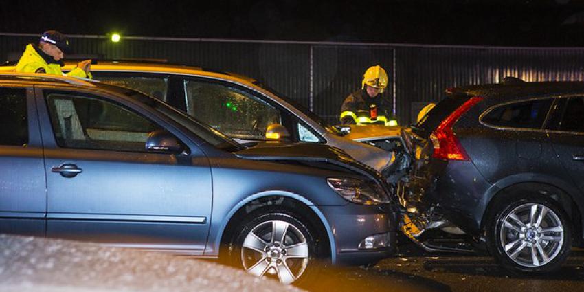 Kettingbotsing met 12 voertuigen op A58 bij Oirschot