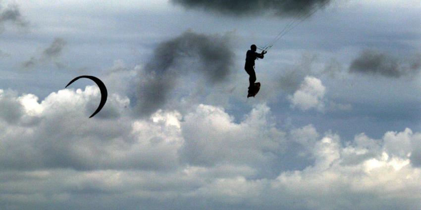Lichaam vermiste kitesurfer strand Scheveningen gevonden