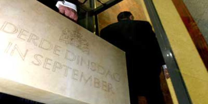 Foto van koffertje met miljoenennota | Archief EHF