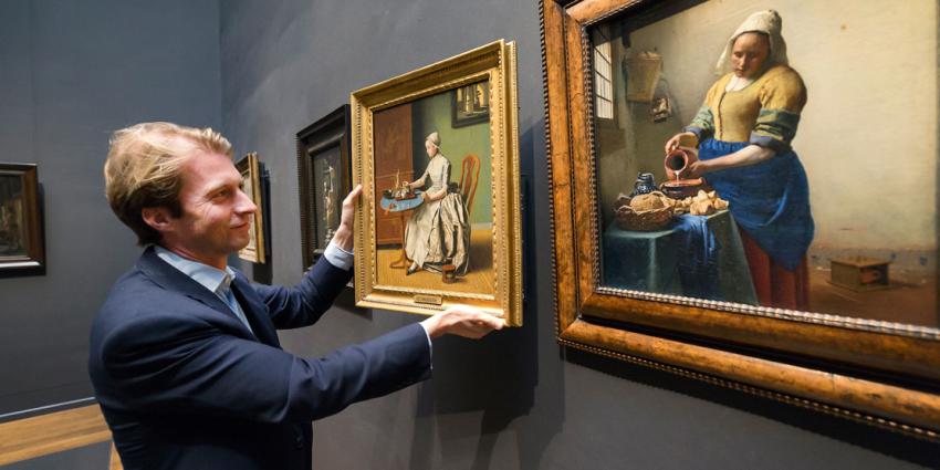 Hollands meisje aan het ontbijt &#039;schuift aan&#039; bij Melkmeisje