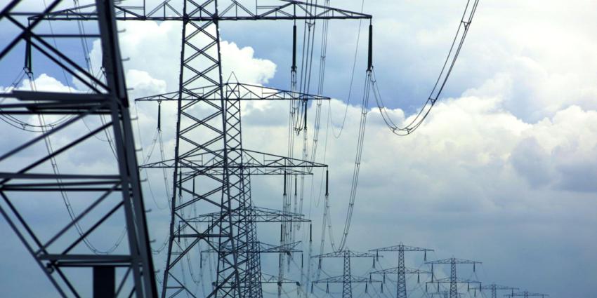 Gezondheidsraad waarschuwt: mogelijk verband tussen kindeleukemie en hoogspanningslijnen