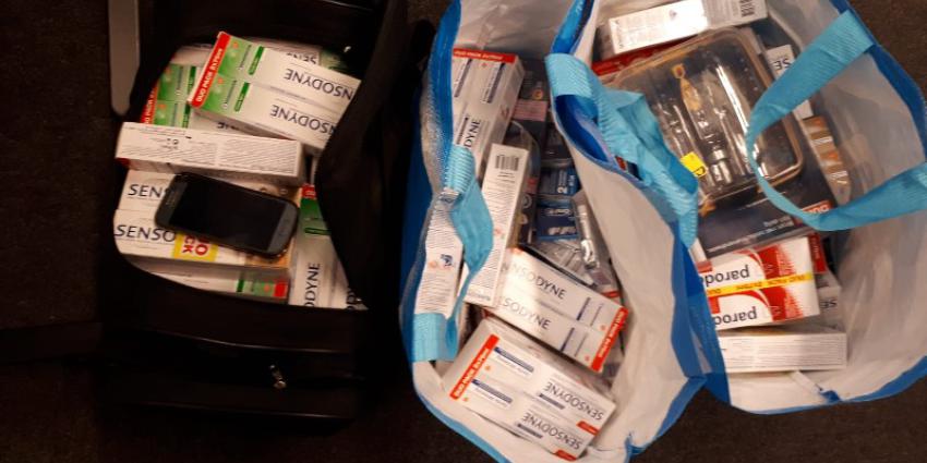 Gebitsverzorgingsproducten in trek bij mobiele bandieten