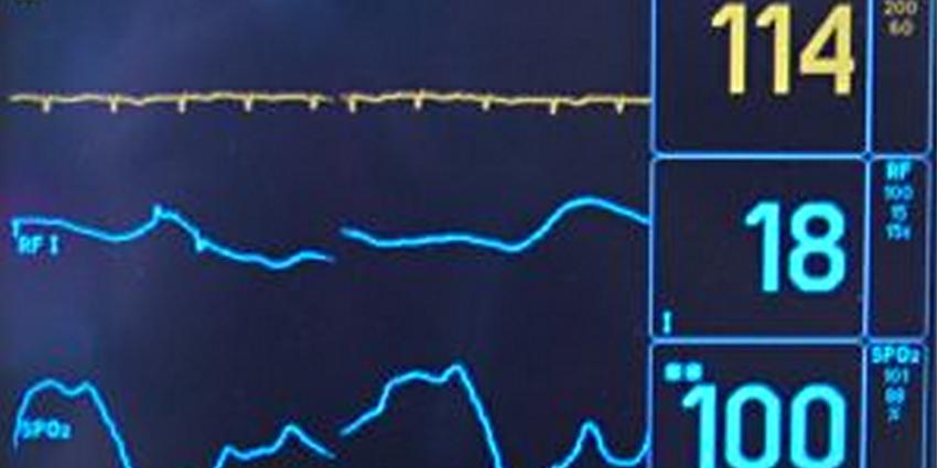 Fot ovan monitor met hartslag medisch | Stock.xchng