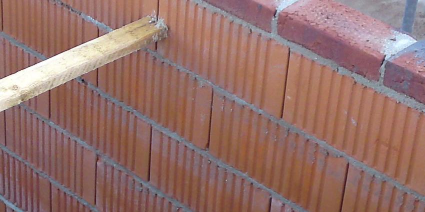 Onbekenden metselen voordeur bewoner dicht