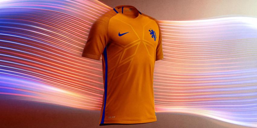 Oranje in nieuw Nike tenue