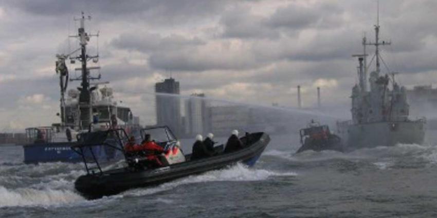 Grote oefening met Marine in Rotterdamse haven  