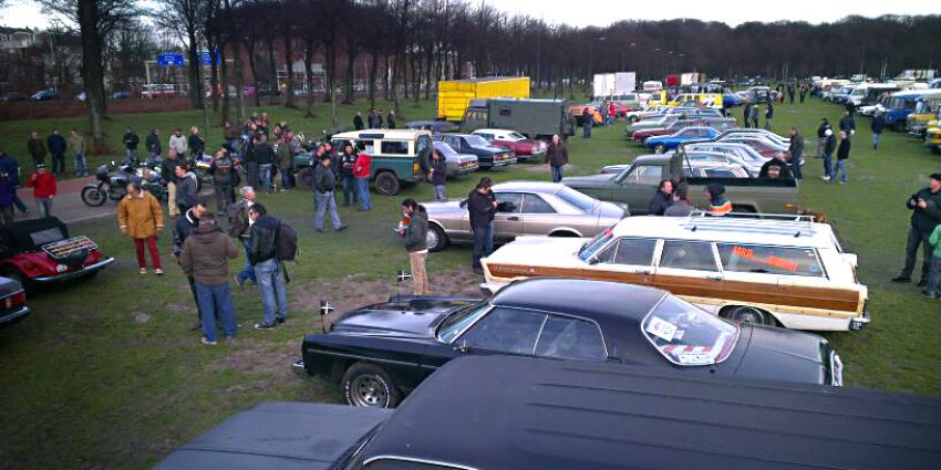 Foto van honderden oldtimers op Malieveld | FBF