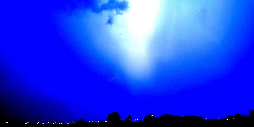 Zware onweersbuien zondagavond vanuit zuidoosten van het land