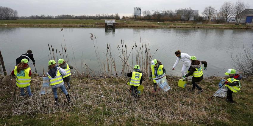 Nederland weer een stukje schoner door opruimen zwerfafval