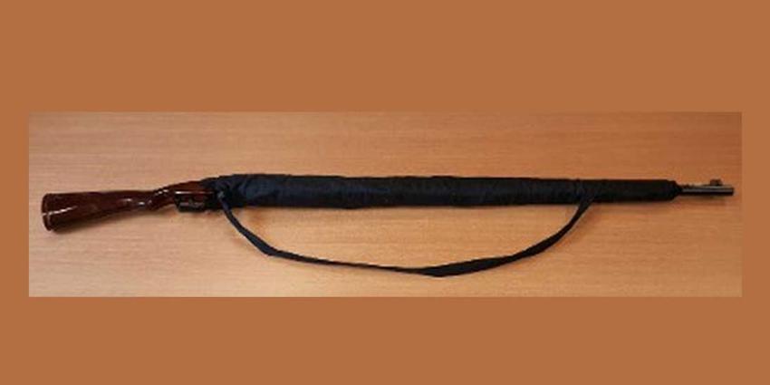 Verslaggeefster krijgt 300 euro boete voor 'geweerparaplu'