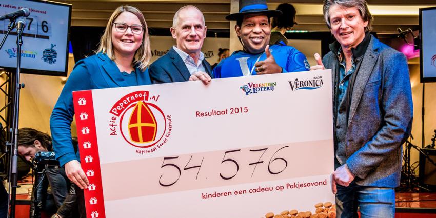 54.576 kinderen krijgen een cadeautje door Veroniklaas