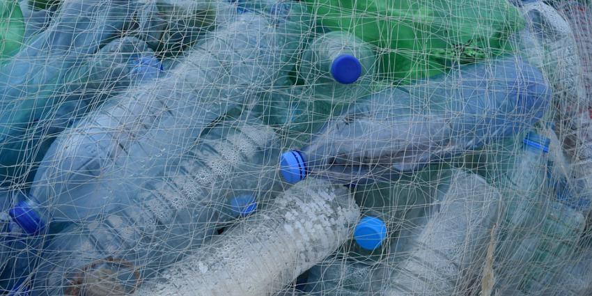 plasticflessen in net