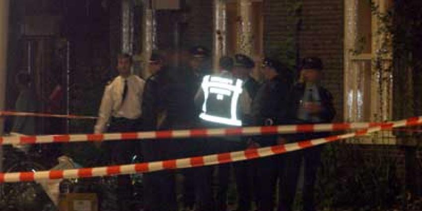 Foto van politie in donker en afzetlinten | Archief EHF