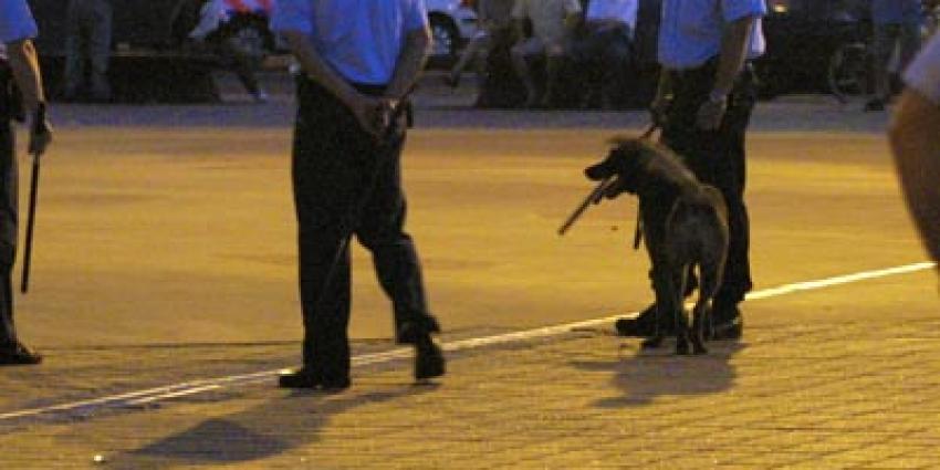 Foto van politie met wapenstok en hond | Archief EHF