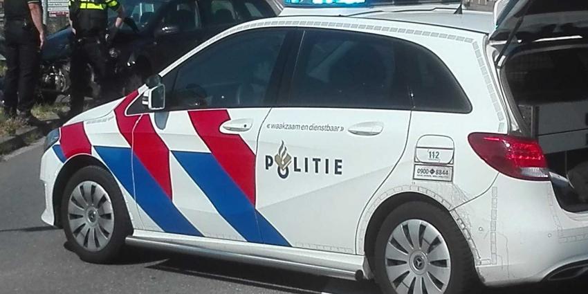 politieauto-afzetlint-agenten