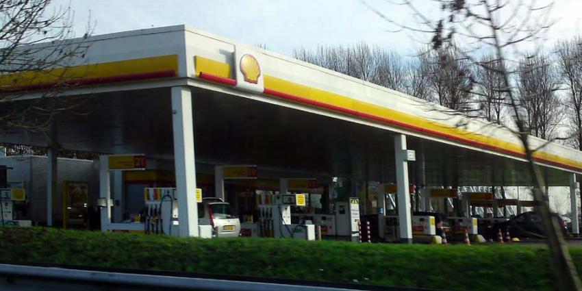 Gezin komt met de schrik vrij bij aanrijding tankstation Gouda