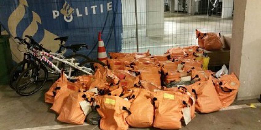 Politie treft ruim 13000 onbezorgde poststukken aan