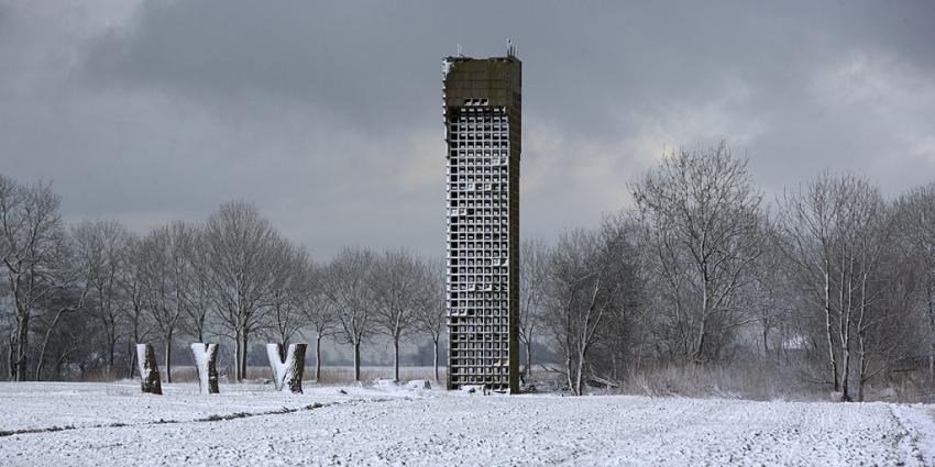 Luchtwachttoren 701 Warfhuizen op weg gered te worden
