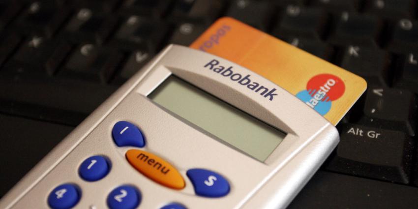 Klanten Rabo en ABN moeten gaan betalen voor verlies of diefstal bankpas 