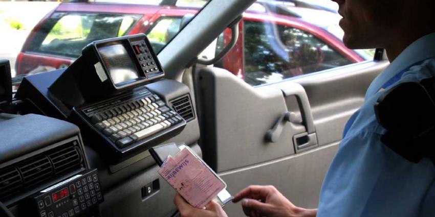 Foto van verkeerscontrole politie rijbewijs | Archief EHF