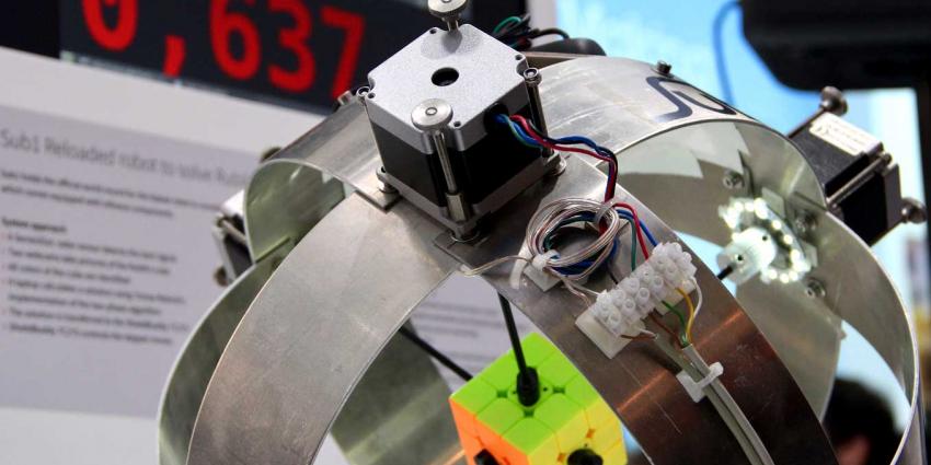 Duitse robot lost Rubik's kubus in 637 milliseconden op