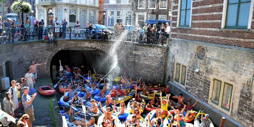 Utrechtse grachten overbevolkt door rubberen bootjes