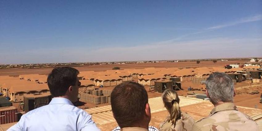 Rutte en Ploumen bezoeken Nederlandse militairen in Mali