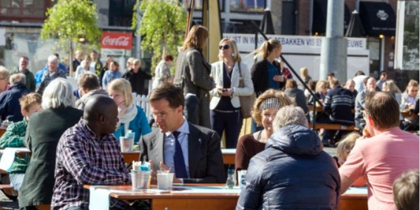 Premier Mark Rutte start dag met bevrijdingsontbijt in Groningen
