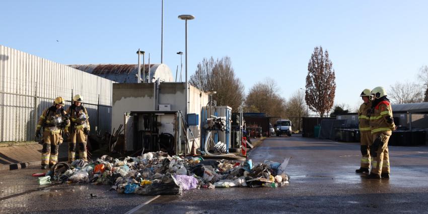 brandweer controleert vuilnis