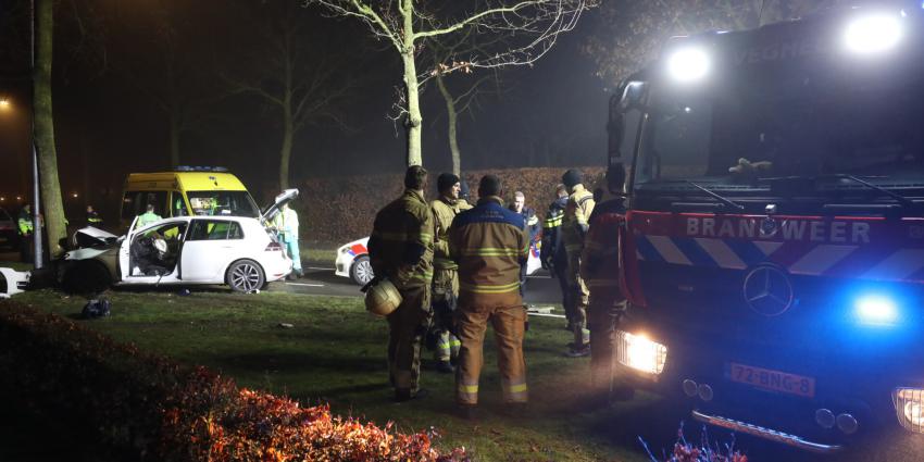 Zwaar beschadigde vluchtauto