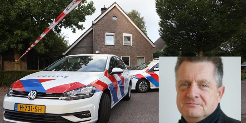 Politieauto's voor woning waar misdrijf is gepleegd