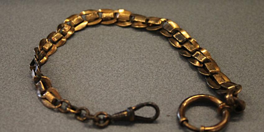 Foto van schakelarmband | Politie