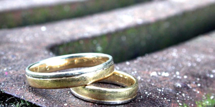 Pilot met scheidingsadvocaat voor kind 