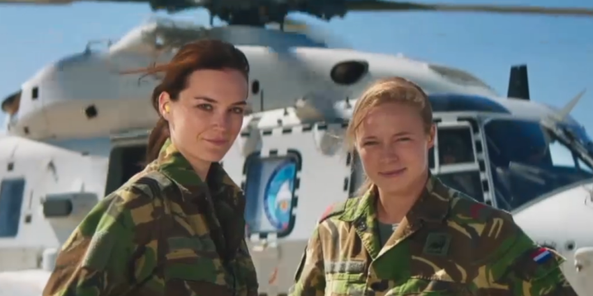 twee militaire dames