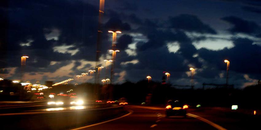 snelweg-donker-lichten