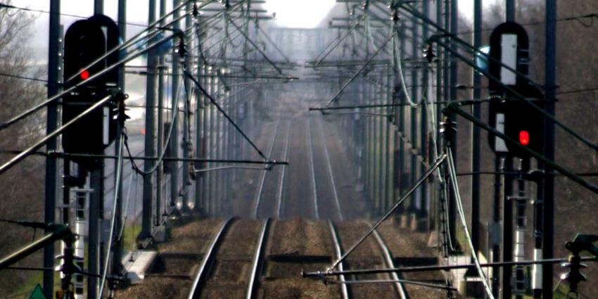 Geen treinen van en naar Woerden door kapotte bovenleiding 