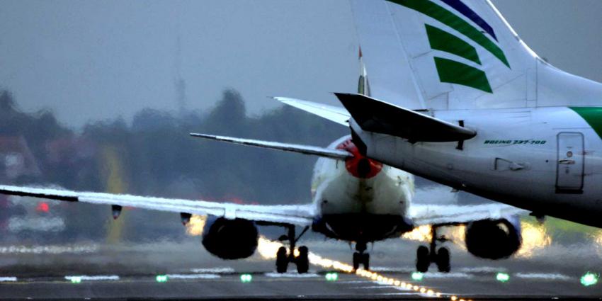 startbaan-vliegtuigen-Schiphol