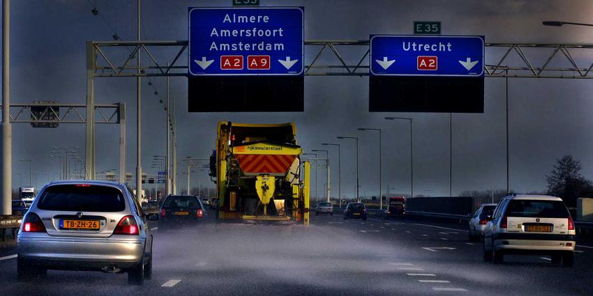 strooien-snelweg-rws-ijzel-sneeuw