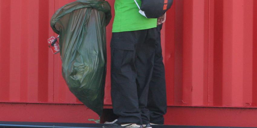 Foto van jongeren met taakstraf afval opruimen | Archief EHF