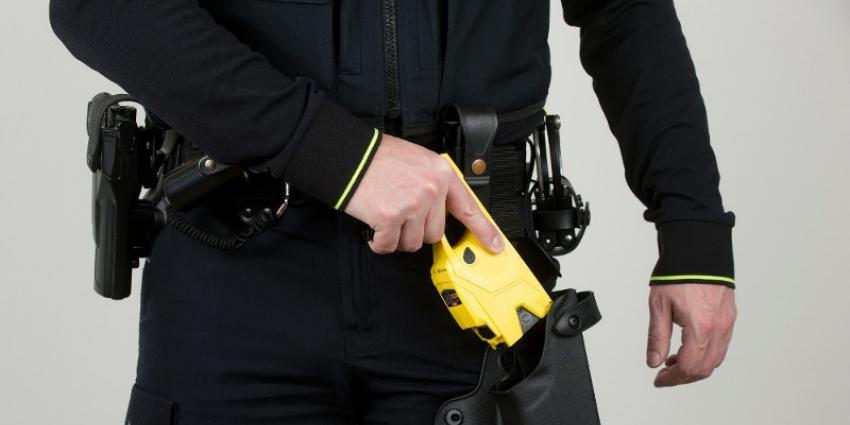 Agent met taser