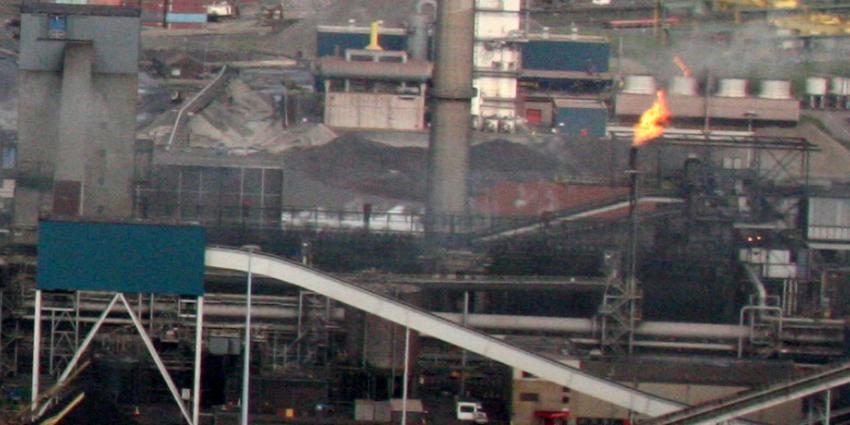Grote brand bij staalfabrikant Tata Steel in Velsen-Noord