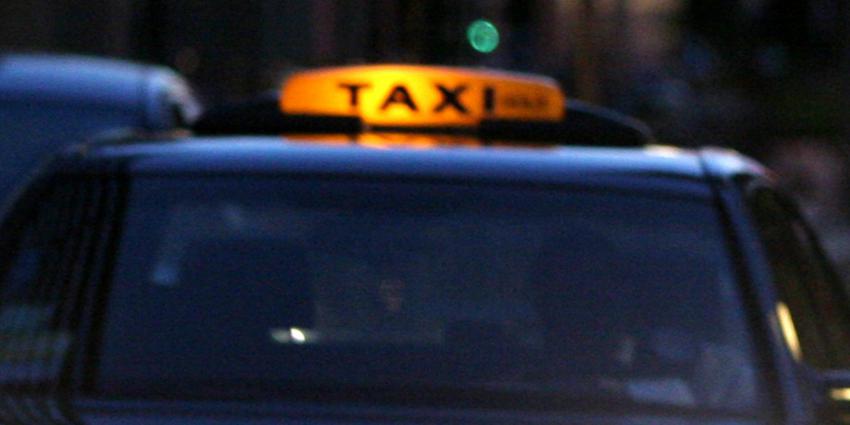 taxi-avond-daklicht