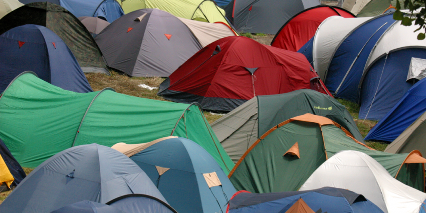 Zwarte Cross staakt de verkoop van campingkaarten om geschil met boer