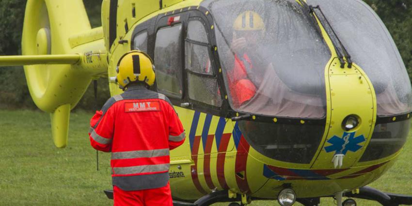 Jongen (11) steekt A44 over en wordt geschept door auto
