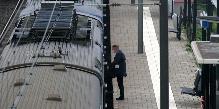 Man roept in trein dat hij bom laat ontploffen