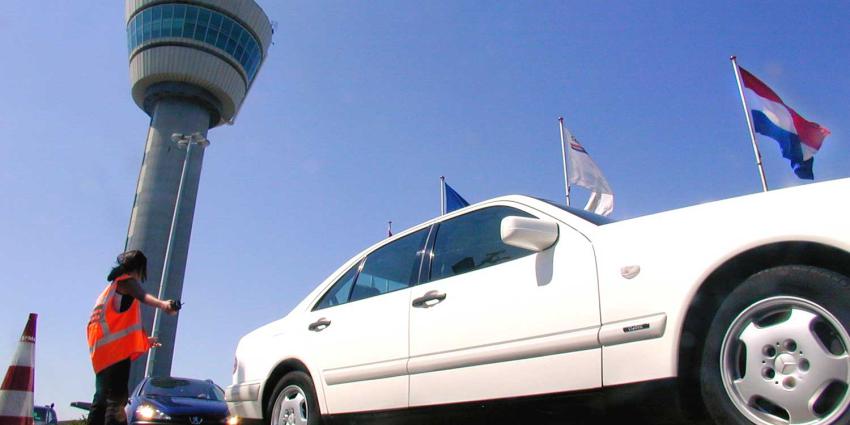 Foto van reizigers op luchthaven Schiphol | Archief EHF