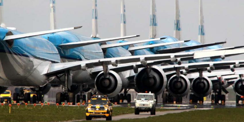 KLM-vliegtuigen-geparkeerd-Aalsmeerbaan-coronacrisis